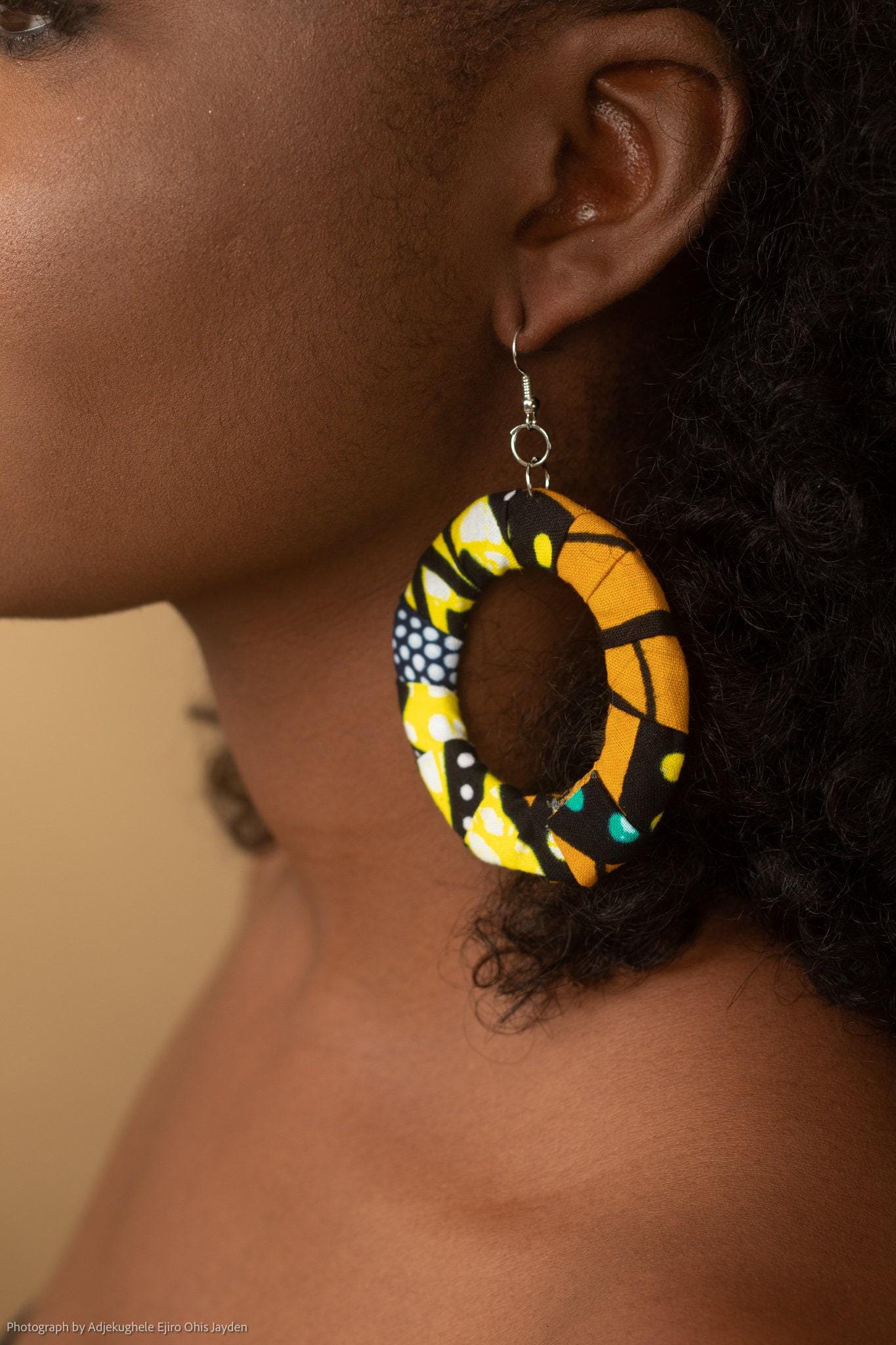 TARAJI Ankara Classic Headband detail — handcrafted in Nigeria by Naborhi